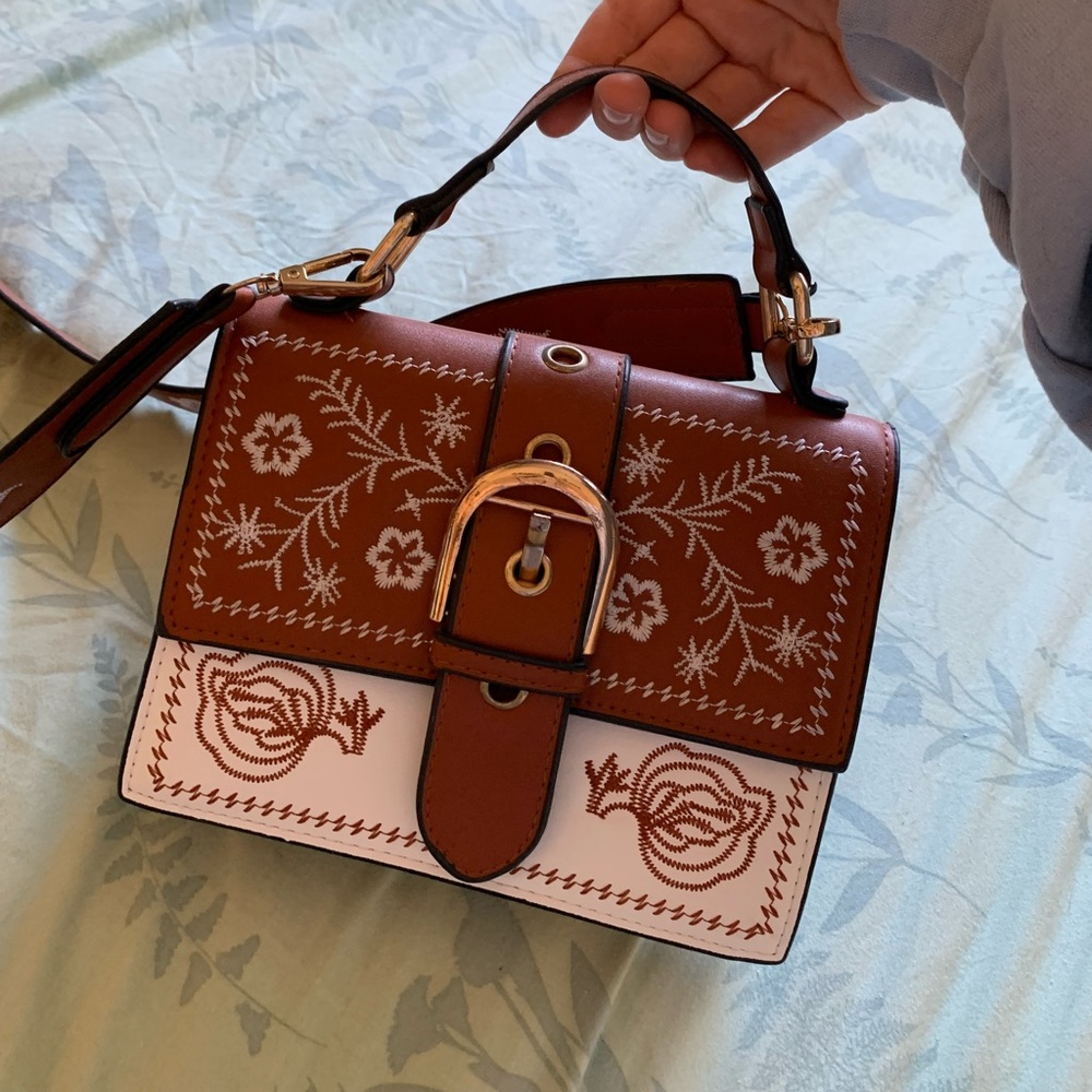 Tan and white embroidered purse!